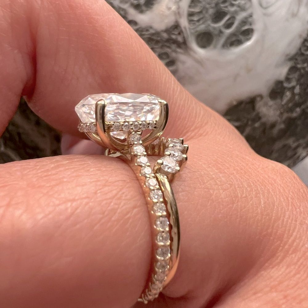 4ct oval cut crushed iced sparkling engagement ring set - Picture 6 of 17
